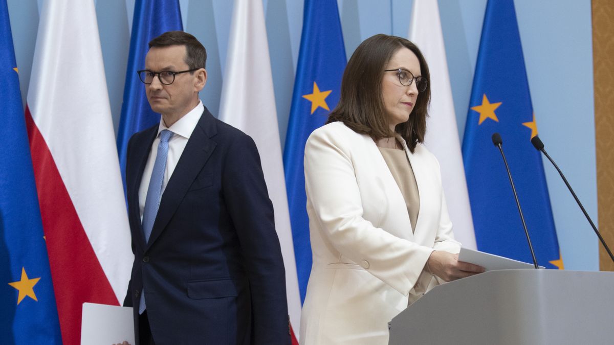 10.05.2022. Warszawa. Konferencja prasowa premiera Mateusza Morawieckiego i minister finansow Magdaleny Rzeczkowskiej. n/z Mateusz Morawiecki, Magdalena Rzeczkowska