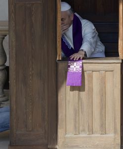 Coraz mniej księży pobiera emeryturę. Dramatyczny spadek