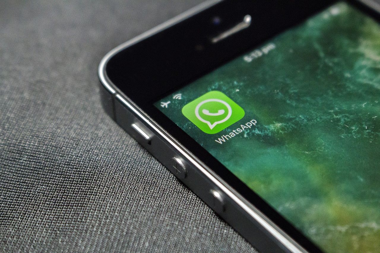 WhatsApp walczy z fake newsami i wprowadza nowe ograniczenie w czatach