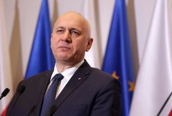 "Prymitywny wpis". Sienkiewicz oburzony tweetem Brudzińskiego