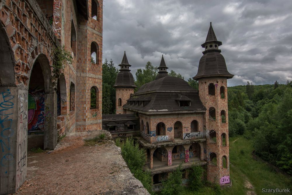 Niedokończony zamek na Kaszubach. Jaką tajemnicę kryją Łapalice? 2