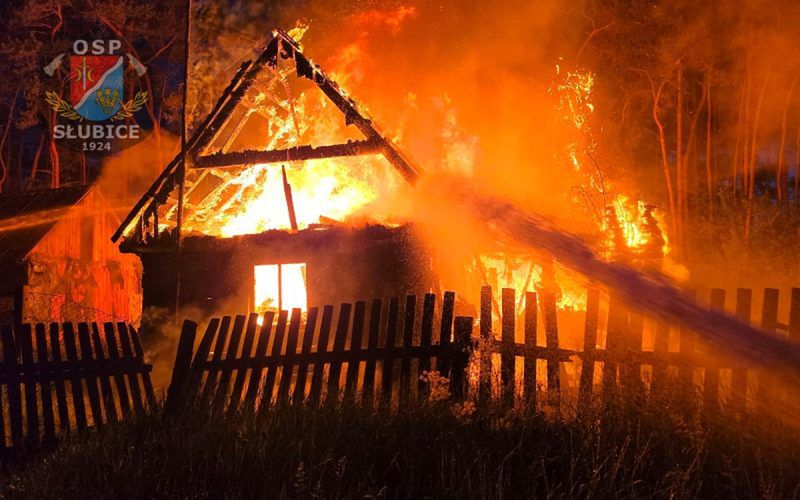 Pożar budynku mieszkalnego w miejscowości Alfonsów - z budynku nic nie zostało!