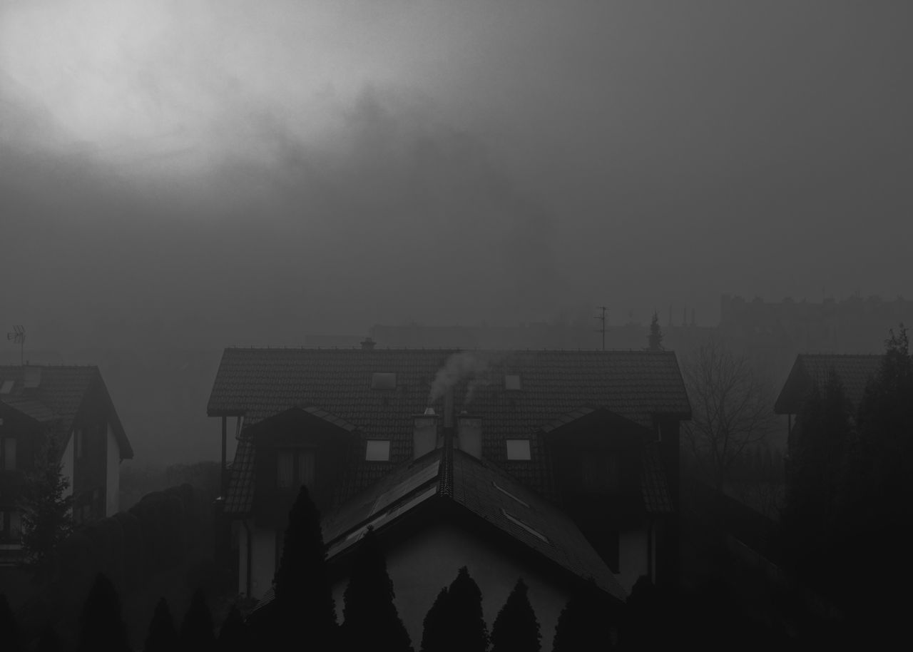 Alert RCB ostrzega: zła jakość powietrza. Gdzie obowiązuje ostrzeżenie?