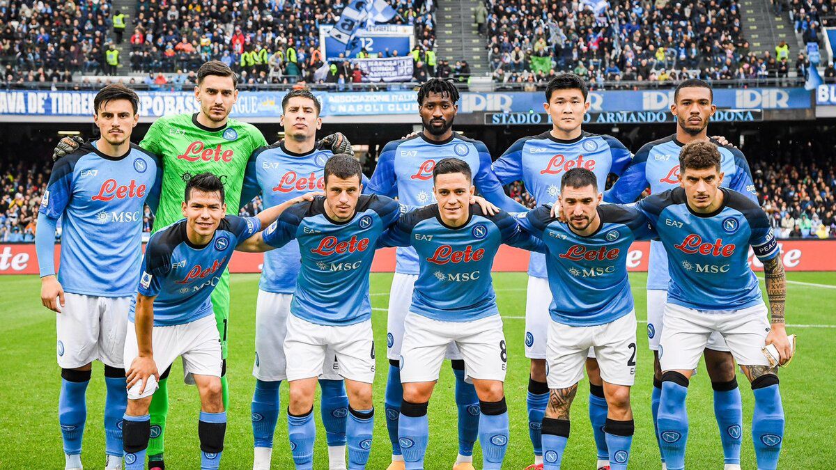 Piłkarze SSC Napoli przed meczem z Hellasem Werona