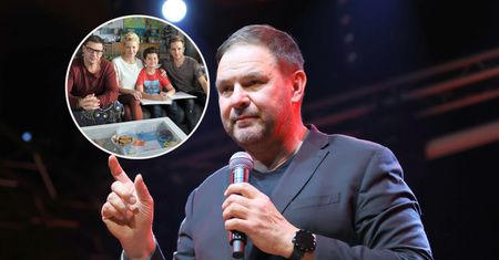 "Chłopcy mieli traumę". Karolak wyjawił szczegóły zza kulis "Rodzinki.pl"