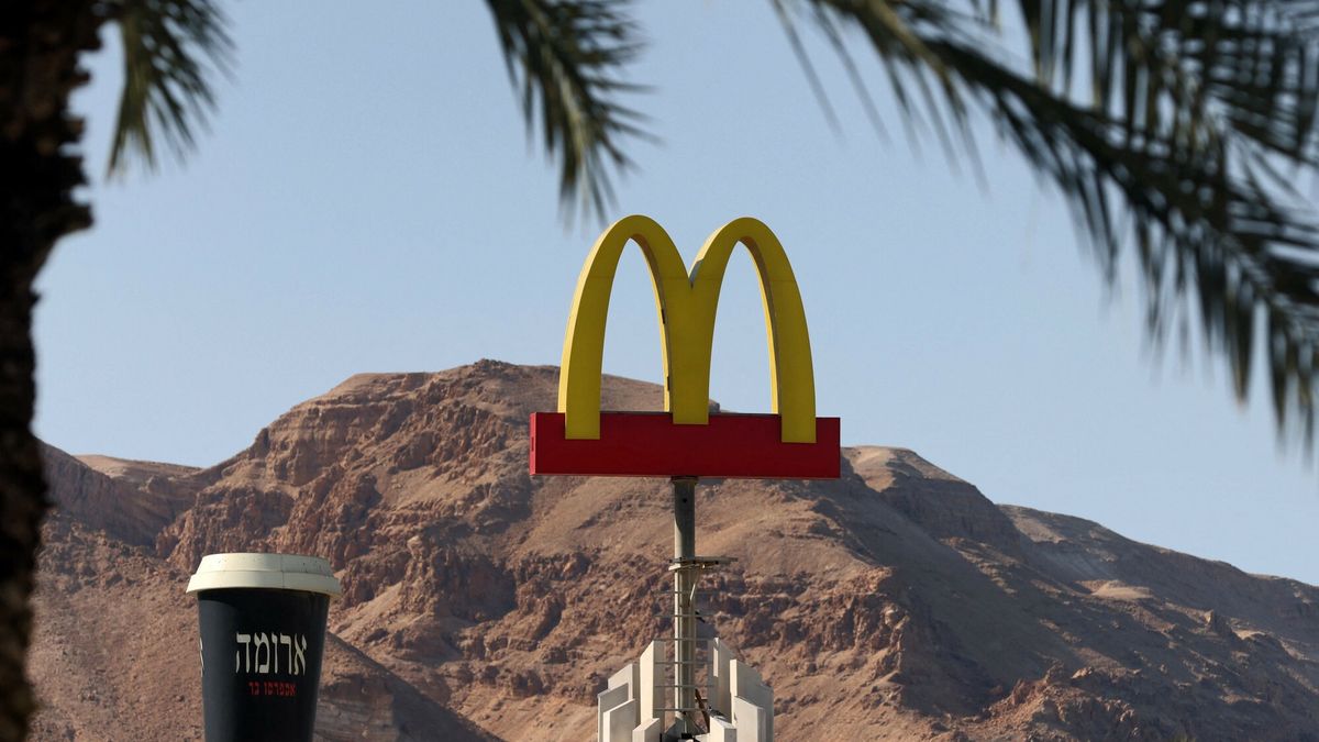 Temporary
(FILES) This picture taken on March 27, 2021 shows a view of a McDonald's restaurant's iconic "golden arches" logo next to a giant coffee cup of its "Aroma" trademark bearing the label in Hebrew characters, by desert scenery along the Dead Sea in the Israeli Dead Sea resort town of Ein Bokek. McDonald's reported higher quarterly profits February 5, 2024, although comparable sales growth slowed as it cited a blow from war in the Middle East (Photo by Emmanuel DUNAND / AFP)
EMMANUEL DUNAND