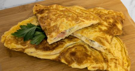 Był hitem PRL. Z tego przepisu kultowy omlet zawsze wychodzi puszysty
