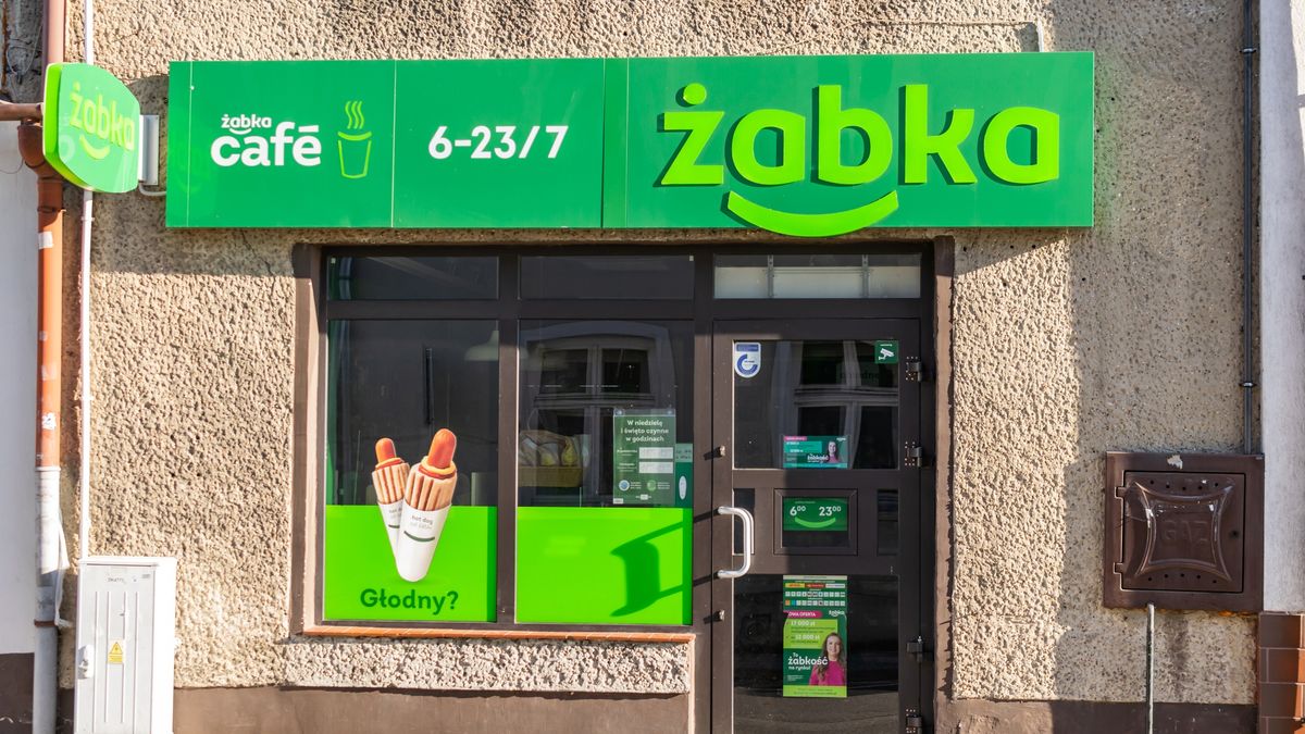 Żabka chwali się rekordem.