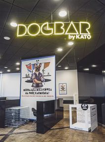 Galeria Katowicka otworzyła Dogbar. Ludzie jedzą razem z psami