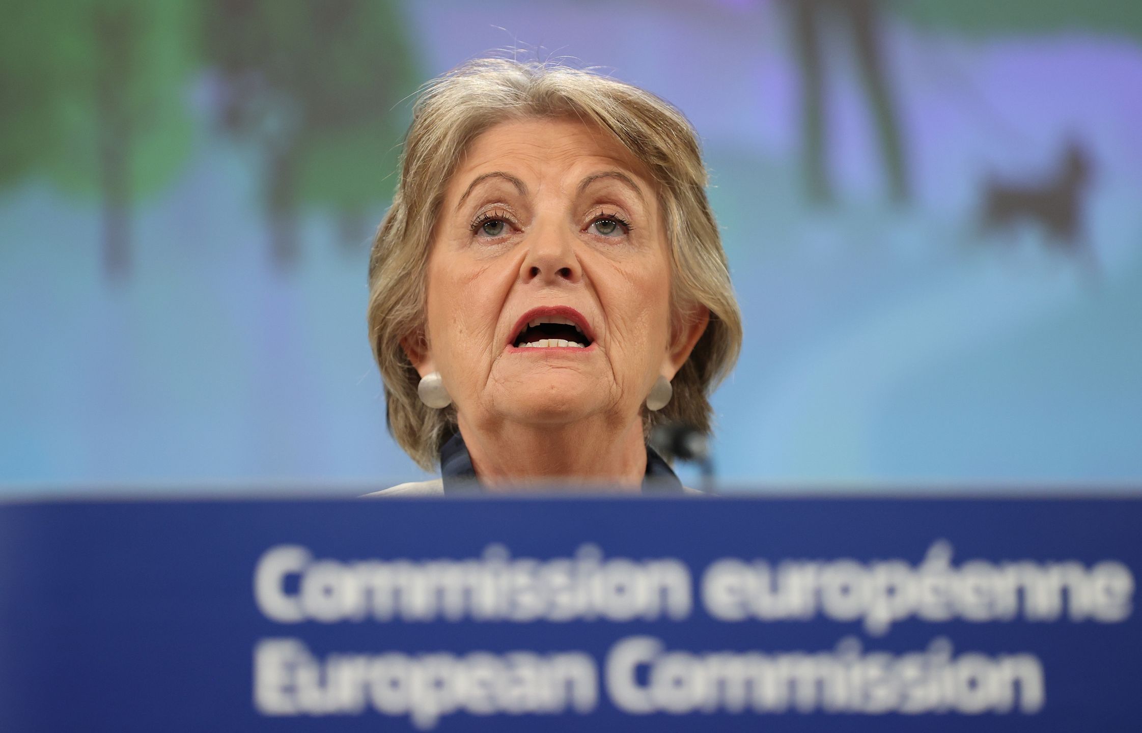 BRUSSELS, BELGIUM - OCTOBER 10: European Committee of the Regions President Vasco Alves Cordeiro  and European Commissioner for Cohesion and Reforms, Elisa Ferreira hold a press conference in Brussels, Belgium on October 10, 2022. (Photo by Dursun Aydemir/Anadolu Agency via Getty Images)