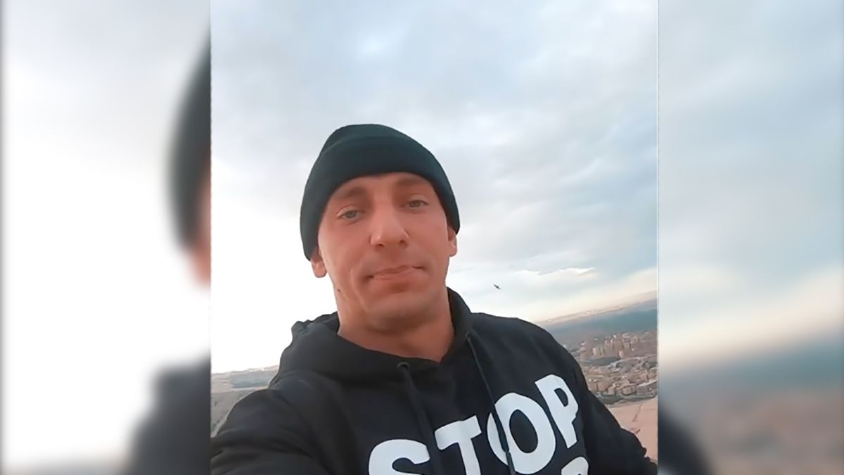 Znany influencer wdrapał się na piramidy, by pomóc ludziom. Został aresztowany 1