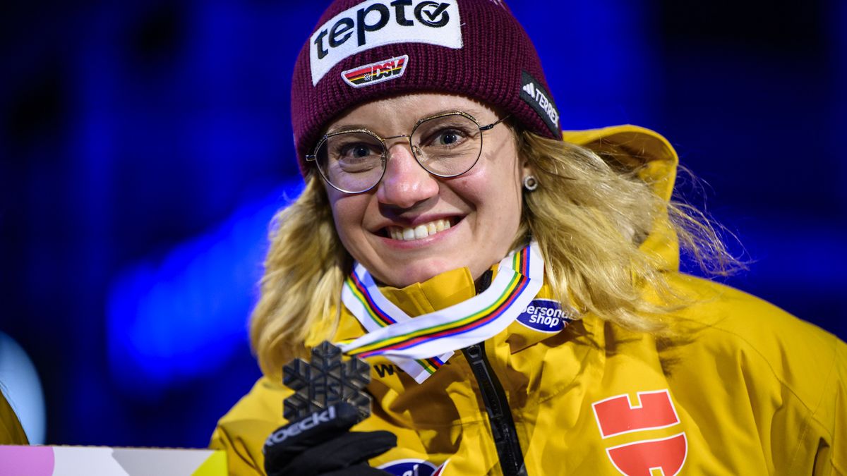 TRONDHEIM, NORWAY - MARCH 7: Bronze Medalists Victoria Carl of Germany poses for a picture with the medal after the Medal Ceremony for the Cross-Country Skiing Women's Relay 4x7, 5km at the FIS World Ski Championships Trondheim at Granasen Skisenter on March 7, 2025 in Trondheim, Norway. (Photo by Christian Bruna/VOIGT/GettyImages)