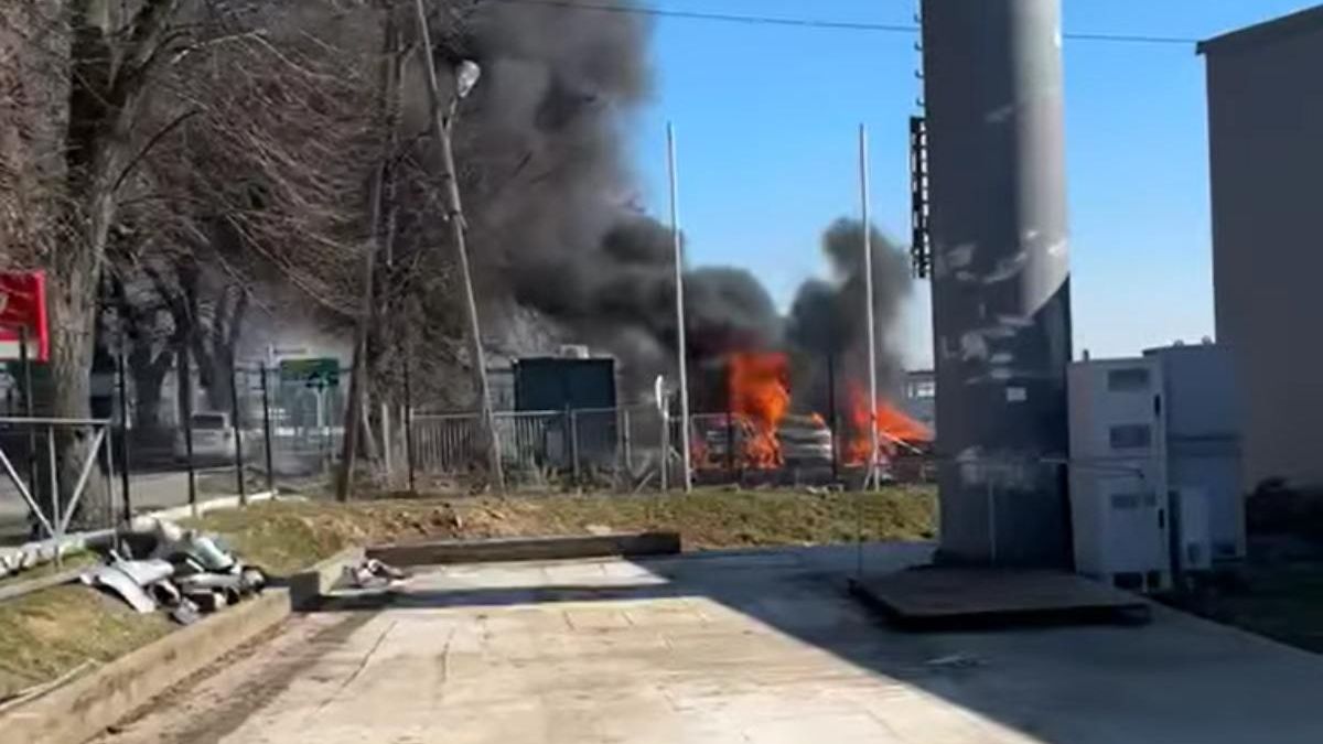 Pożar trzech samochodów w Elizówce