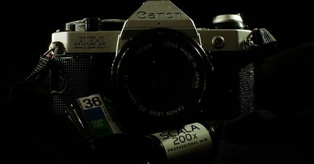 Czy w fotografii analogowej drzemie jeszcze życie i powody dla których odpowiedź może brzmieć: „tak”?