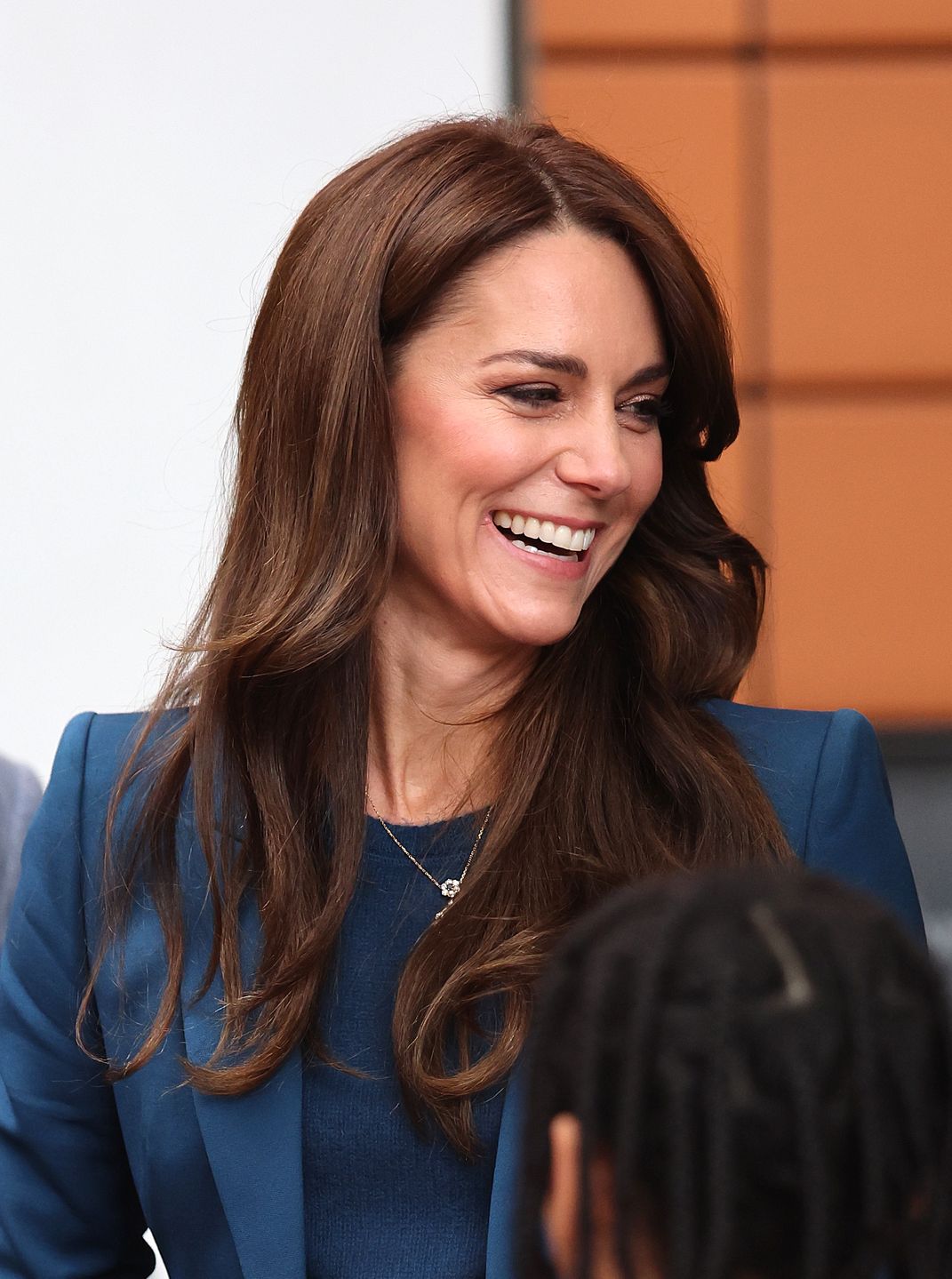 Księżna Kate w kobaltowej marynarce od Alexandra McQueena