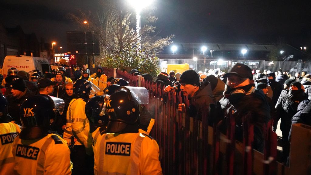 Zdjęcie okładkowe artykułu: Getty Images /  / Na zdjęciu: kibice Legii przed stadionem Aston Villi