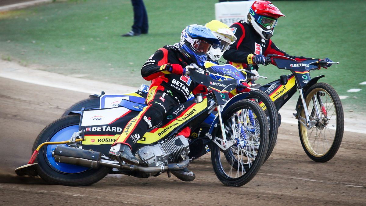 WP SportoweFakty / Katarzyna Łapczyńska / Na zdjęciu: Maksym Drabik (kask niebieski) na czele