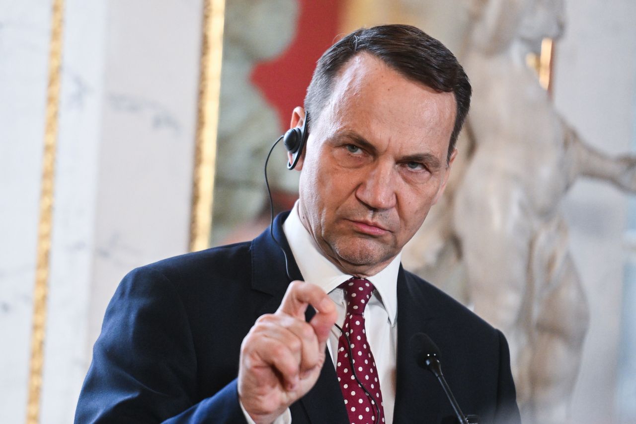 Radosław Sikorski zapewnia, że nie odpowiada za działania swoich zwolenników