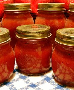 Pomidory w słoikach na zimę. Sprawdzone przepisy na przetwory z pomidorów