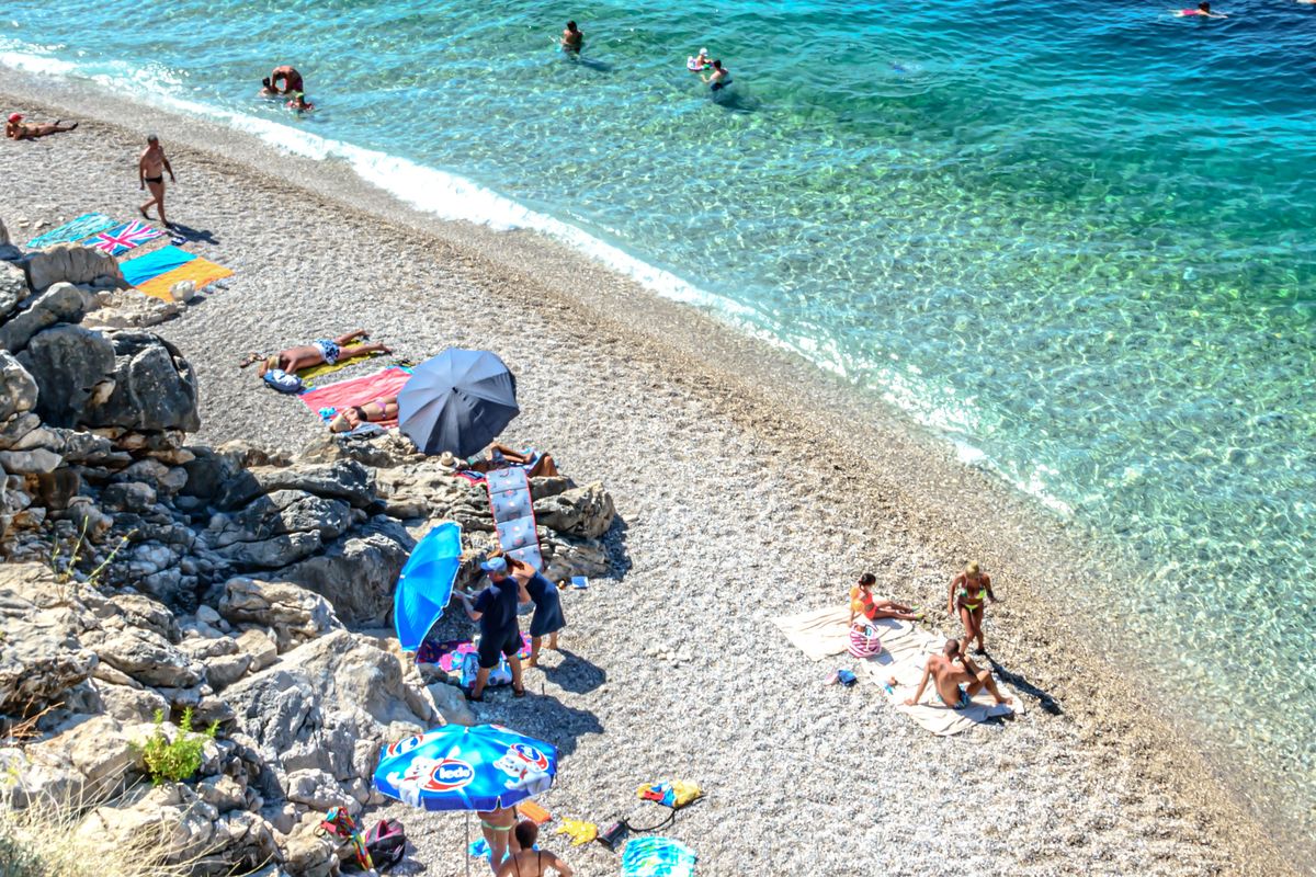 Na chorwackich plażach lepiej nie zostawiać ręczników