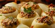 Cebula faszerowana mięsem z mozzarellą i bazylią