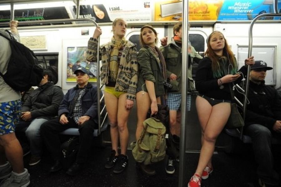 Przejedź się metrem bez spodni!