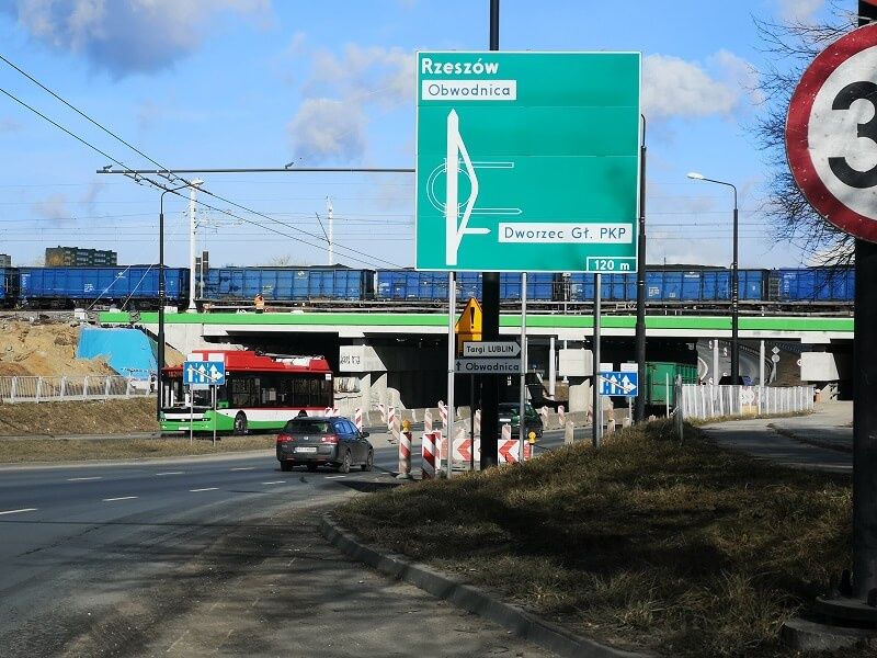 Remont wiaduktu nad ul. Diamentową przedłuży się o kolejne miesiące