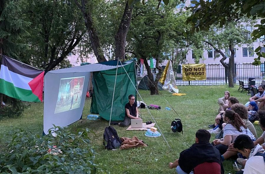 Studenci UW protestują przeciwko zbrodniom Izraela. Na liście żądań prezerwatywy