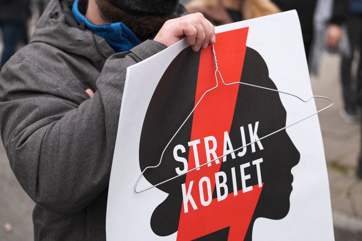 Strajk kobiet. Jest zgłoszenie do prokuratury w sprawie baneru Strajku Kobiet na tatrzańskim krzyżu
