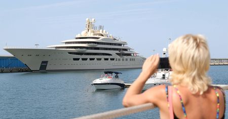 Rosyjski oligarcha stracił jacht za 600 mln dol. Kolejne luksusowe jednostki blokowane w europejskich portach