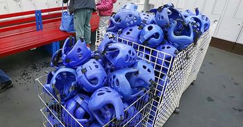 Wronki: Kask nie tylko na rowerze. Wypadek chłopca na lodowisku