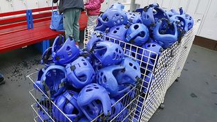 Wronki: Kask nie tylko na rowerze. Wypadek chłopca na lodowisku