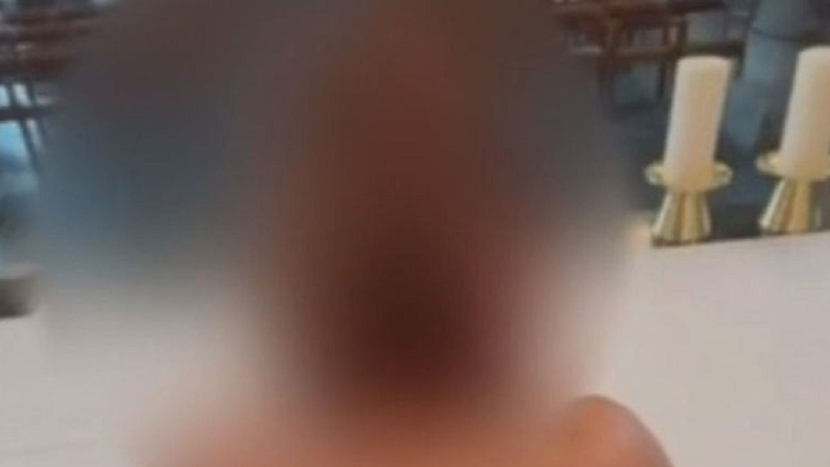 Nagranie z kościoła obiegło już internet.