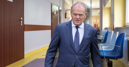 Politycy KO bez kolejki u lekarza. Tusk: Odczuwam mdłości