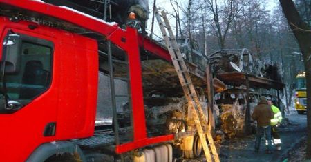 Jak wyłudza się pieniądze od ubezpieczycieli? Na zmarłą babcię, samochód bez silnika albo zmiażdżone palce