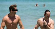 Hugh Jackman: Słynny aktor na słonecznej plaży