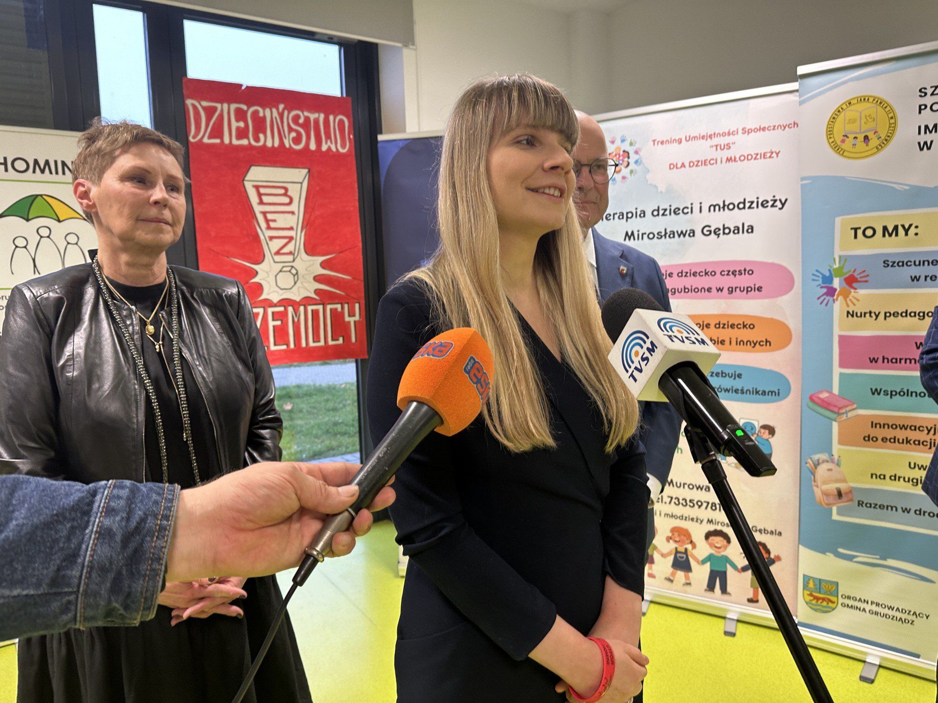 W Grudziądzu eksperci rozmawiali w ramach kampanii &#34;Dzieciństwo bez przemocy&#34; o &#34;niewidzialnych dzieciach&#34;. Wśród ekspertów m.in. Rzecznik Praw Dziecka, Monika Horna - Cieślak