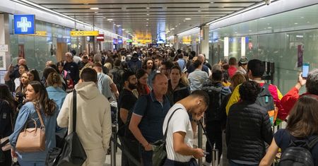 "Druzgocące skutki" obostrzeń. Chaos w podróżowaniu będzie trwał miesiącami