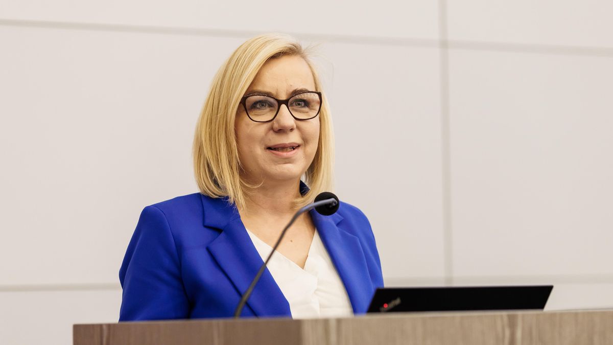  Minister klimatu i środowiska Paulina Hennig-Kloska 