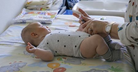 Pielęgniarka oskarżona o podanie dzieciom nieznanej substancji. Sąd rozważa surowszą karę