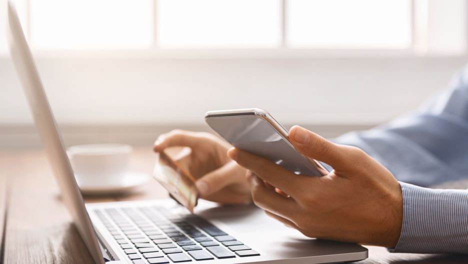 Turyści lubią zamawiać bilety lotnicze przez Internet 
