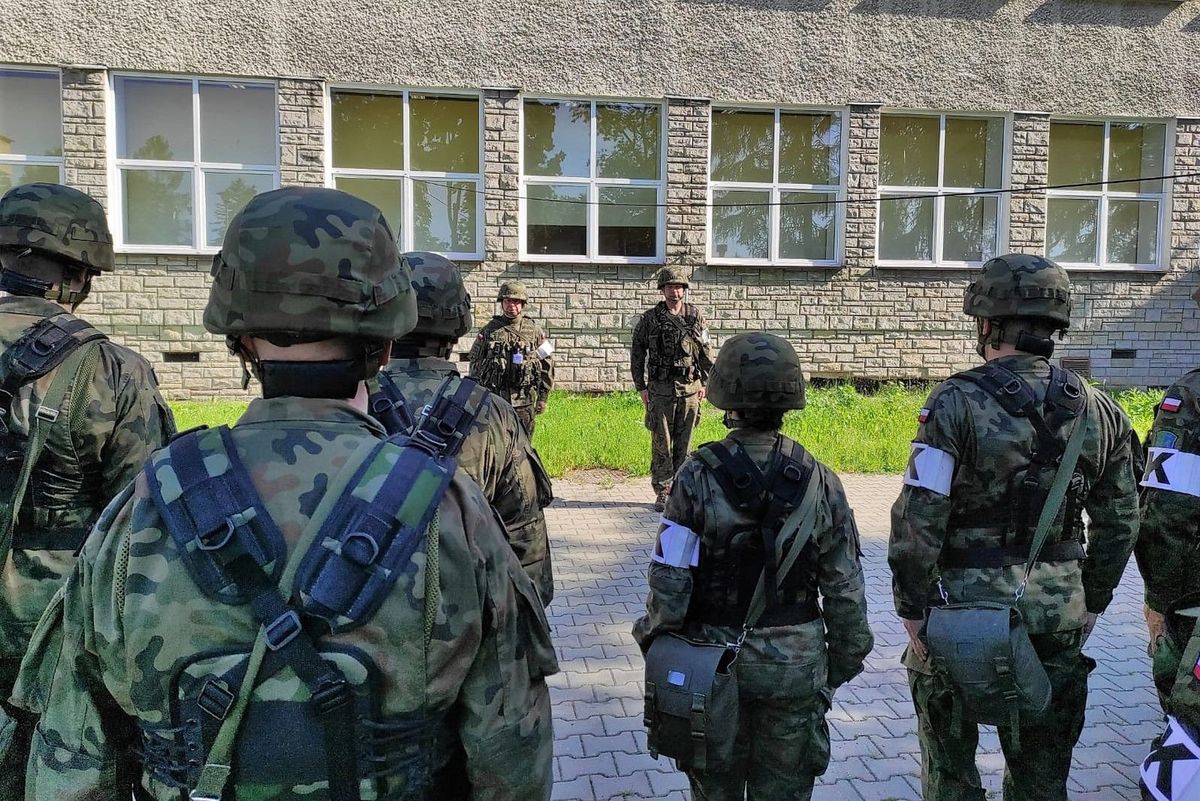 Przy planowanych zakupach sprzętu wojskowego, cztery brygady logistyczne to minimum. A obecnie mamy dwie. Na zdj. ćwiczenie taktyczno – logistyczne 10 Opolskiej Brygady Logistycznej. 