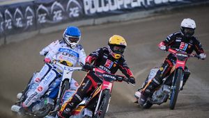 Butelki, pirotechnika, prowokacja i agresja na stadionach. Ekstraliga nie przejdzie obojętnie wobec skandali
