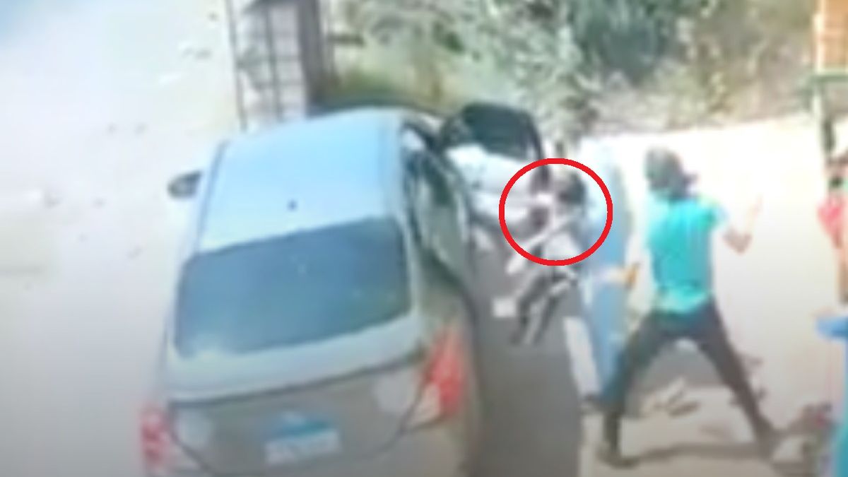 Porywacze dosłownie wyrwali 8-latka z rąk matki. Następnie wepchnęli dziecko do auta i odjechali 