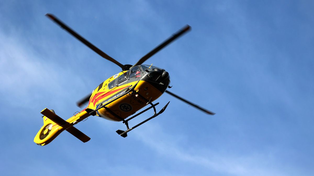 DAREK11
helikopter, pogotowie, ratunkowe, akcja, ratunkowa, miasto, lotnicze pogotowie, ruch drogowy, autostrada, dolot, ambulans, lpr, polska, wroclaw, lekarz, lotnik, lot, ratunek z nieba, wypadek, pomoc w górach, incydent, wypadek w górach, gopr, ratownik medyczny, medyk, pierwsza pomoc, samolot, eskadra, niebo, wirnik, rotor, poszkodowany, chory, szpital, sor, transport, ludzie, ubezpieczenie, szybko