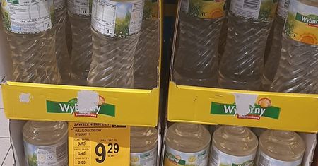 Olej z Biedronki wywołał sensację. Wiemy dlaczego był niemal bezbarwny