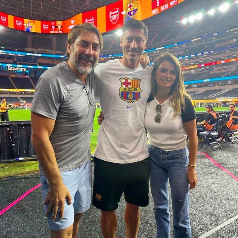 Robert Lewandowski z Penelope Cruz i Javierem Bardemem