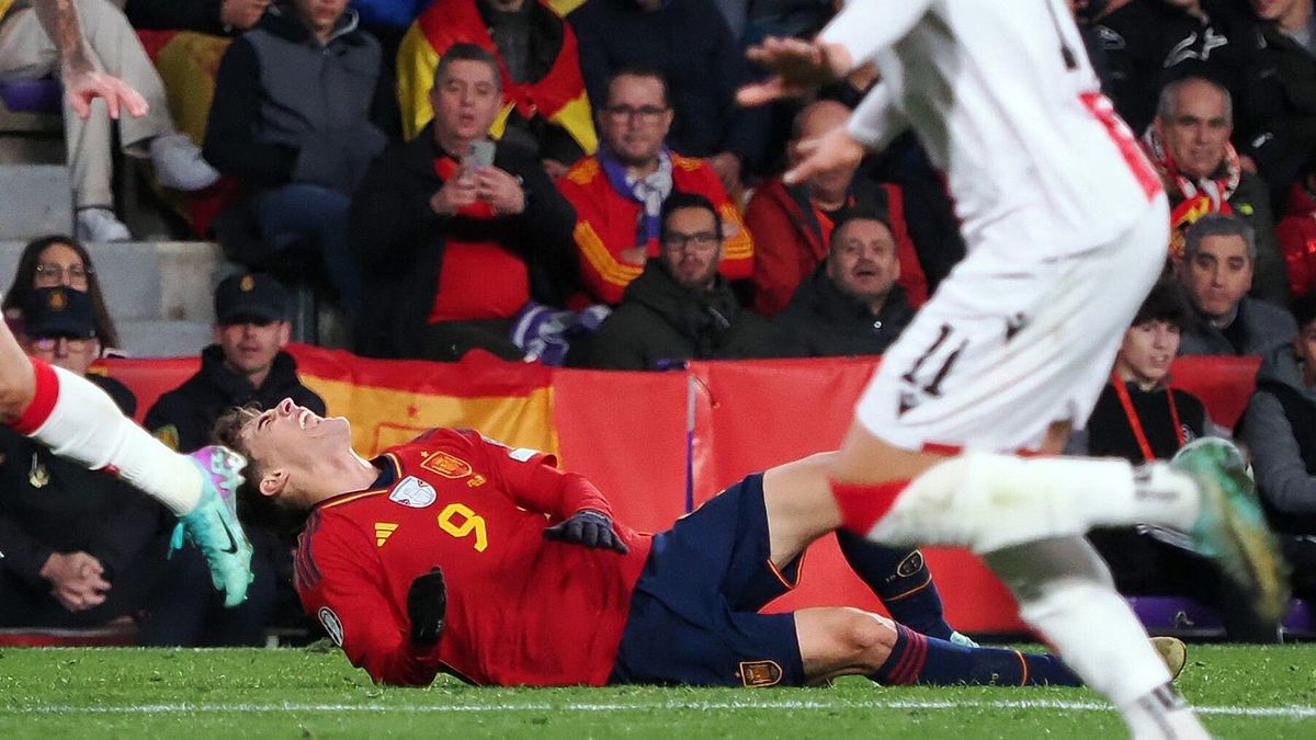 Na zdjęciu: kontuzjowany Gavi