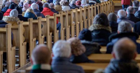 Parafia organizuje wyjazd na protest PiS. "W Sejmie są złodzieje"
