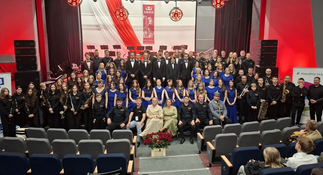 Proszowice: Tłumy na występie chóru Fermata i orkiestry Przyszłość